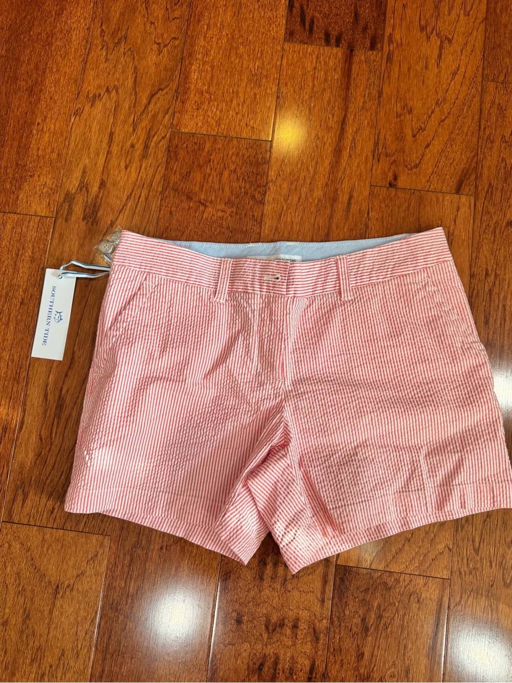 Southern Tide Seersucker Women’s Bermuda Shorts NWT Size 6
M